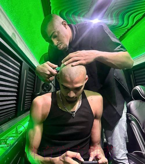 光头时代三连胜！文班：我觉得大家都应该多一些光头球员